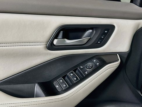 Used 2023 Nissan Rogue SL w/ SL Premium Package FWD image 15