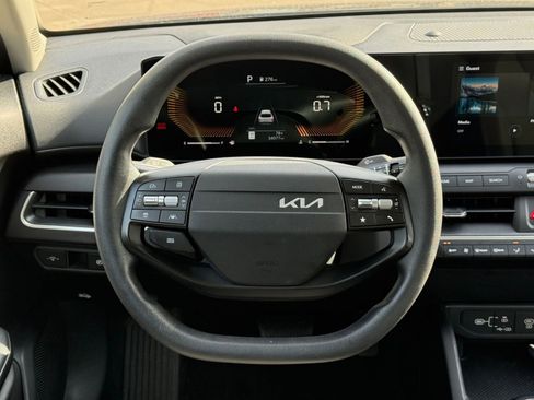 Used 2025 Kia K4 LXS image 29