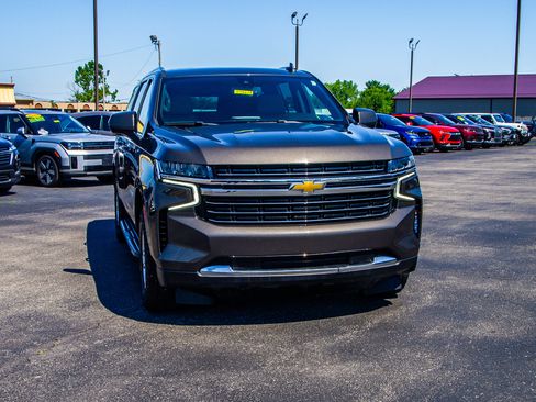 Used 2021 Chevrolet Suburban LT AWD/4WD image 10
