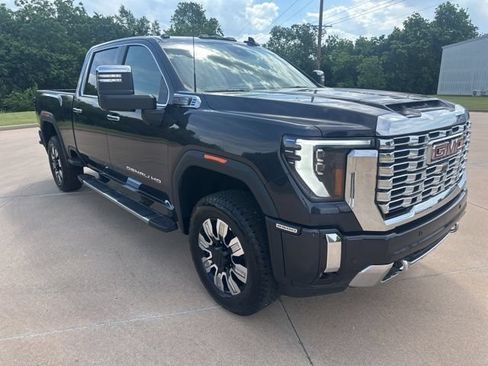 Used 2026 GMC Sierra 2500 Denali w/ Technology Package AWD/4WD image 6