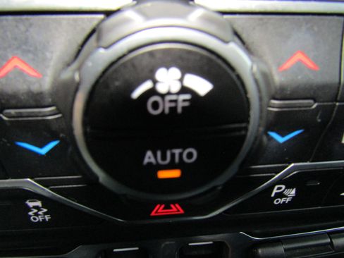Used 2023 Jeep Wrangler Willys AWD/4WD image 26