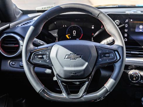 Used 2024 Chevrolet Trax RS FWD image 12