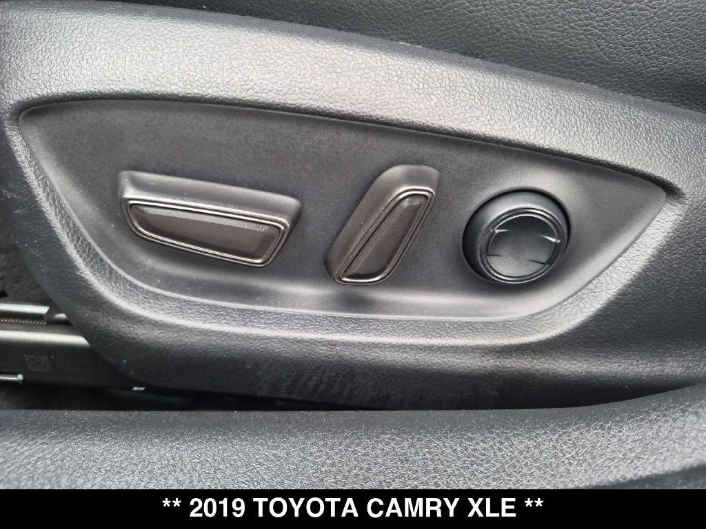 Used 2019 Toyota Camry XLE w/ Navigation Package FWD image 21