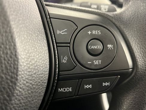 Used 2020 Toyota RAV4 XLE w/ Convenience Package FWD image 27