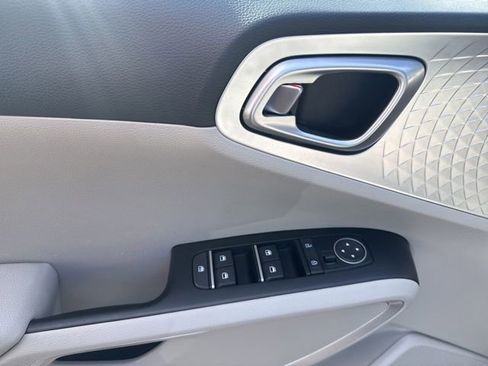 Used 2024 Kia Soul LX image 19