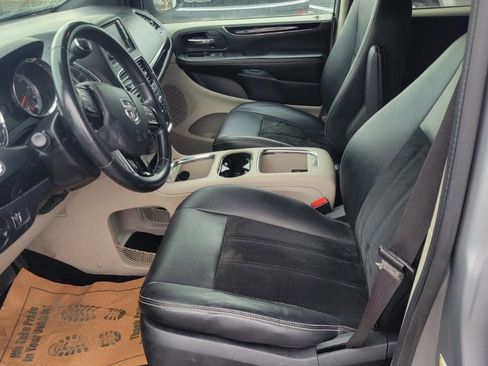 Used 2018 Dodge Grand Caravan SXT image 6