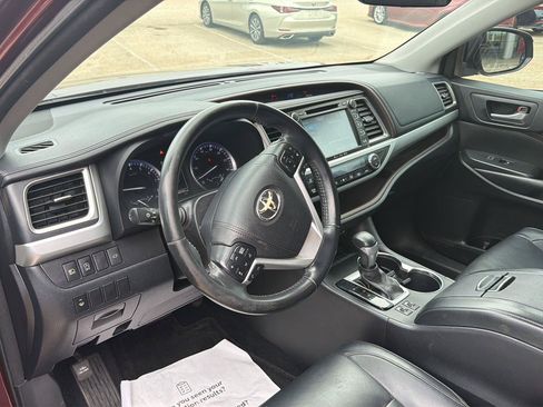 Used 2017 Toyota Highlander XLE FWD image 17