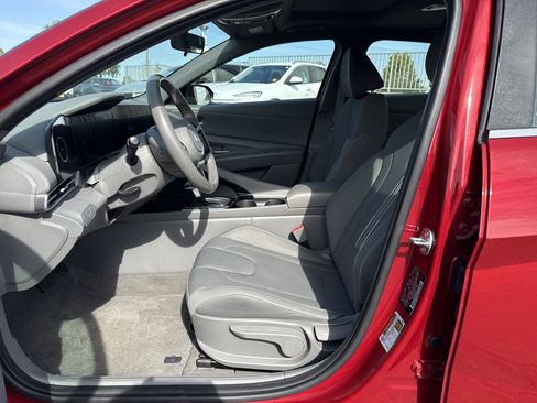 Used 2025 Hyundai Elantra SEL FWD image 12