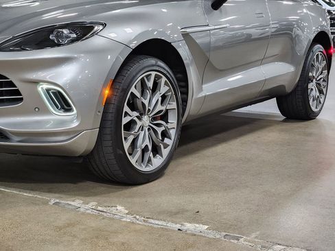 Used 2023 Aston Martin DBX image 18