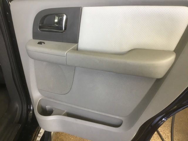 Used 2005 Ford Expedition XLT AWD/4WD image 9