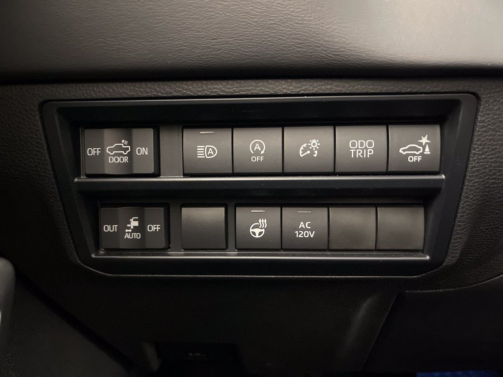 Used 2023 Toyota Tundra Platinum AWD/4WD image 28