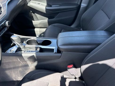 Used 2024 Nissan Altima 2.5 SV image 21