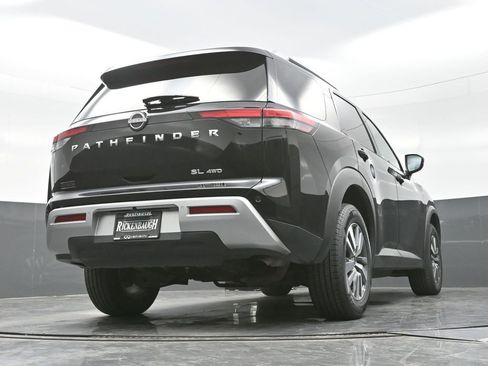 Used 2025 Nissan Pathfinder SL image 32