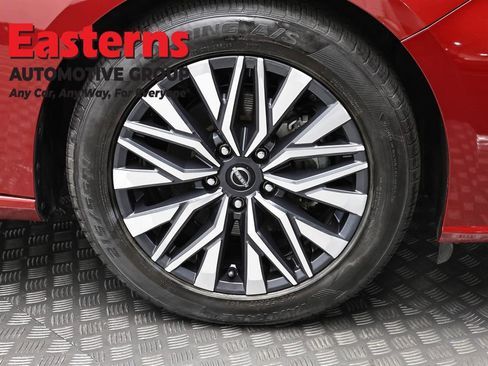 Used 2025 Nissan Altima 2.5 SV FWD image 31