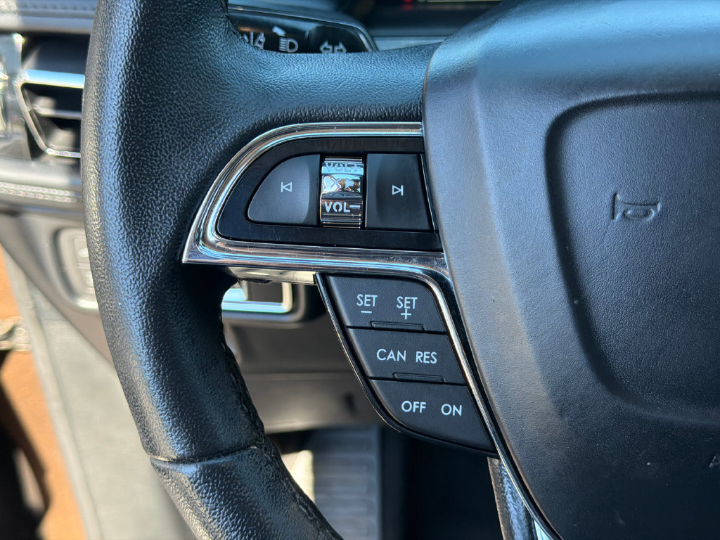 Used 2022 Lincoln Nautilus FWD image 25