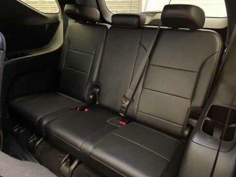 Used 2025 Chevrolet Traverse RS w/ LPO, Floor Liner Package FWD image 21