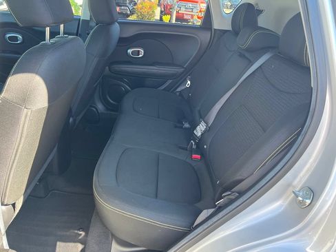 Used 2015 Kia Soul + FWD image 17