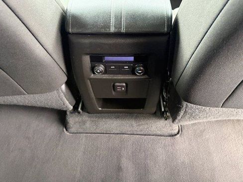 Used 2023 Chevrolet Traverse LT image 15