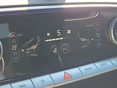 Used 2023 Genesis GV70 2.5T w/ Sport Prestige Package image 32