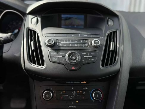 Used 2018 Ford Focus SE w/ Cold Weather Package image 19