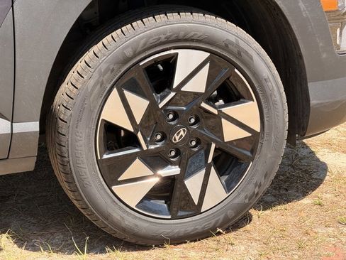 Used 2024 Hyundai Kona SEL image 11