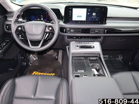 Used 2025 Lincoln Aviator AWD image 16