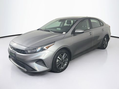Used 2024 Kia Forte LXS FWD image 3