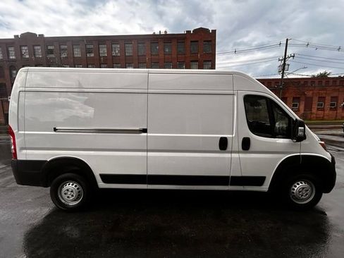 Used 2025 RAM ProMaster 2500 w/ Convenience Group FWD image 4