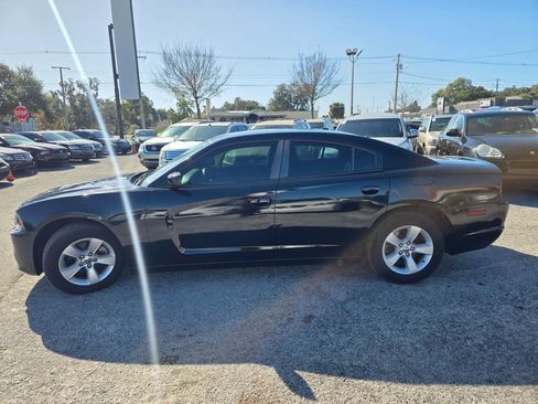 Used 2012 Dodge Charger SE image 4