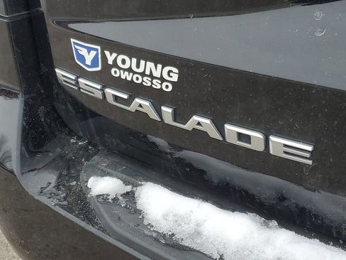 Used 2023 Cadillac Escalade Premium Luxury w/ LPO, Radiant Package image 36