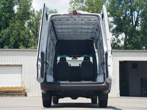 Used 2025 Mercedes-Benz Sprinter 2500 image 34
