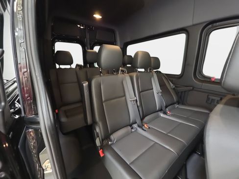 Used 2023 Mercedes-Benz Sprinter 2500 image 33