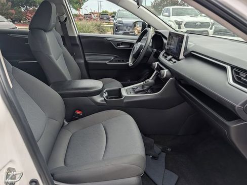 Used 2025 Toyota RAV4 XLE AWD/4WD image 30
