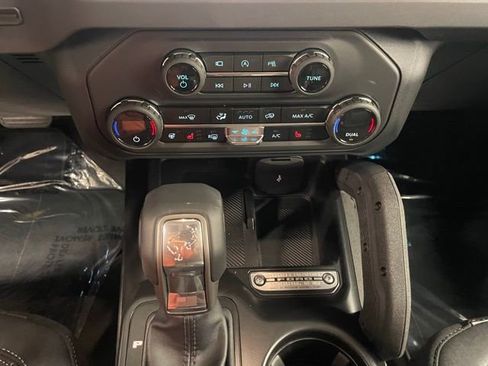 New 2025 Ford Bronco Badlands image 7