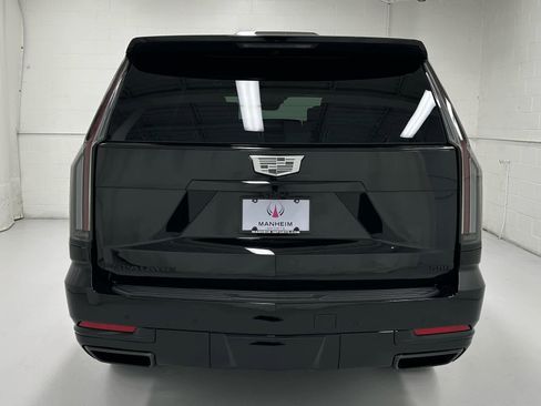 Used 2025 Cadillac Escalade ESV Sport Platinum w/ LPO, ONYX Package image 7