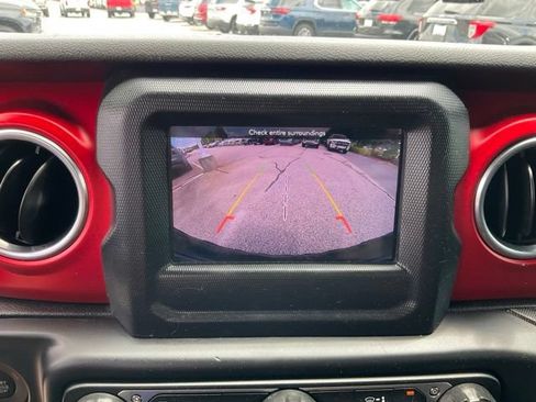 Used 2018 Jeep Wrangler Unlimited Rubicon w/ LED Lighting Group AWD/4WD image 12