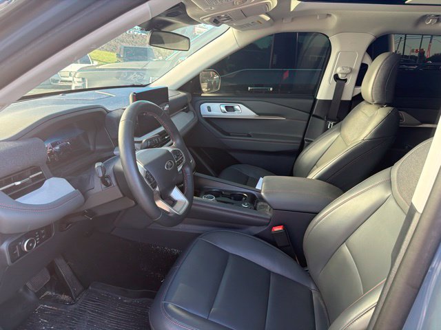 Used 2025 Ford Explorer Active w/ Active Comfort Package AWD/4WD image 4