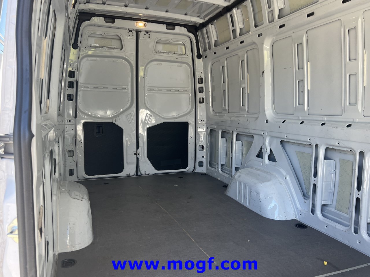 Used 2025 Mercedes-Benz Sprinter 2500 image 20