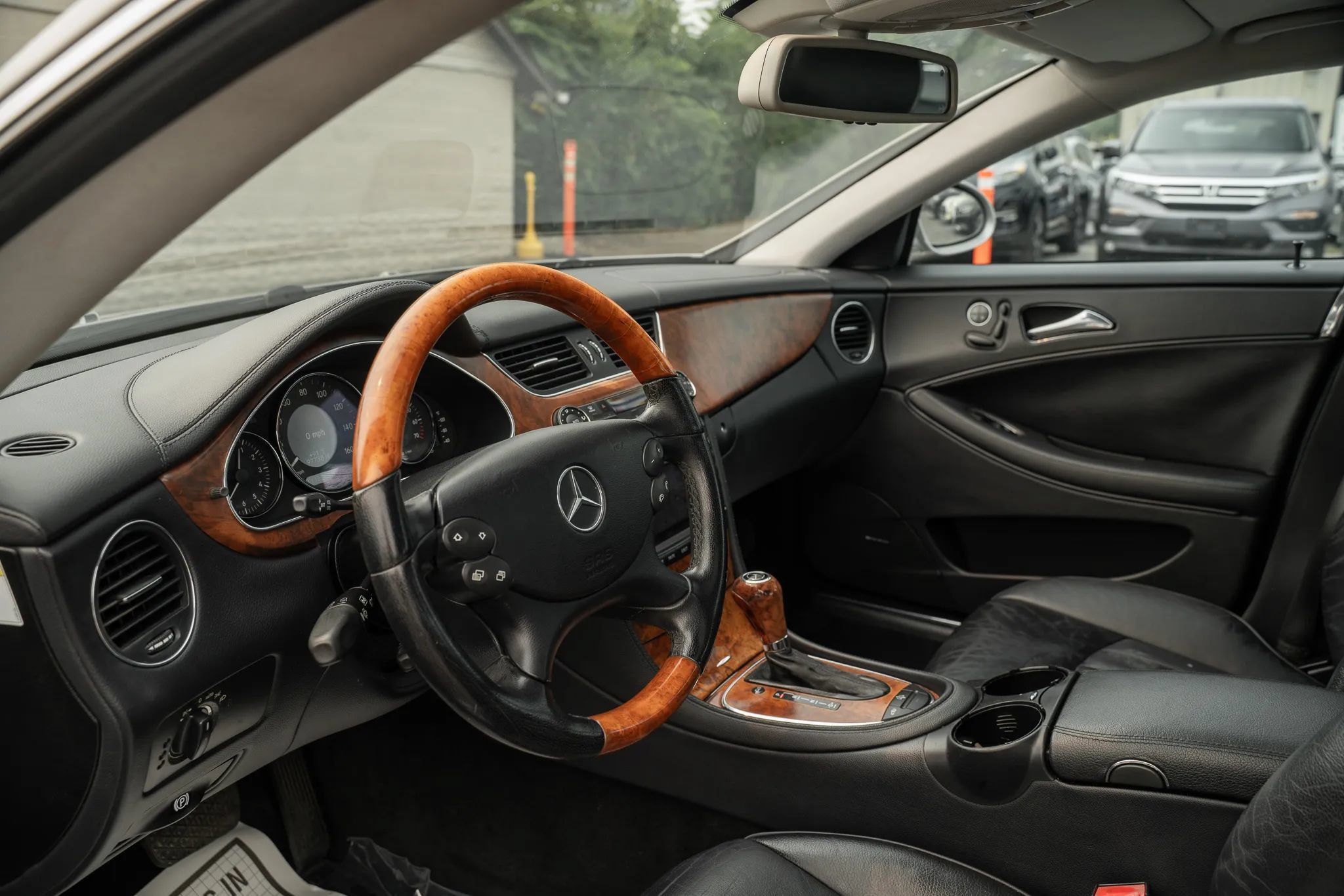 Used 2006 Mercedes-Benz CLS 500 w/ Entertainment Pkg image 6
