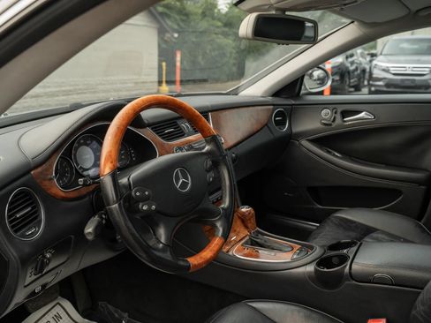 Used 2006 Mercedes-Benz CLS 500 w/ Entertainment Pkg image 6
