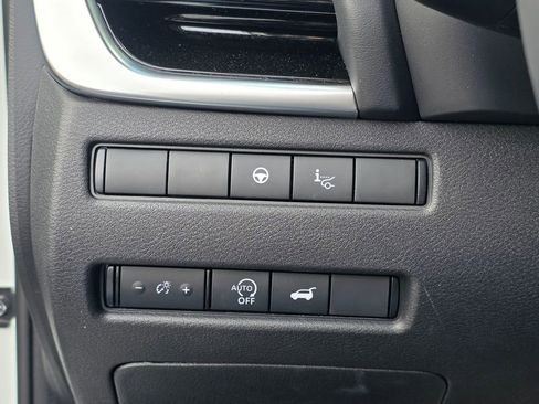 Used 2025 Nissan Rogue SL w/ Tech Package image 14