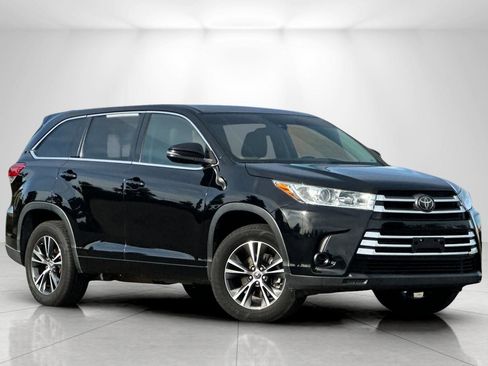 Used 2018 Toyota Highlander LE image 1