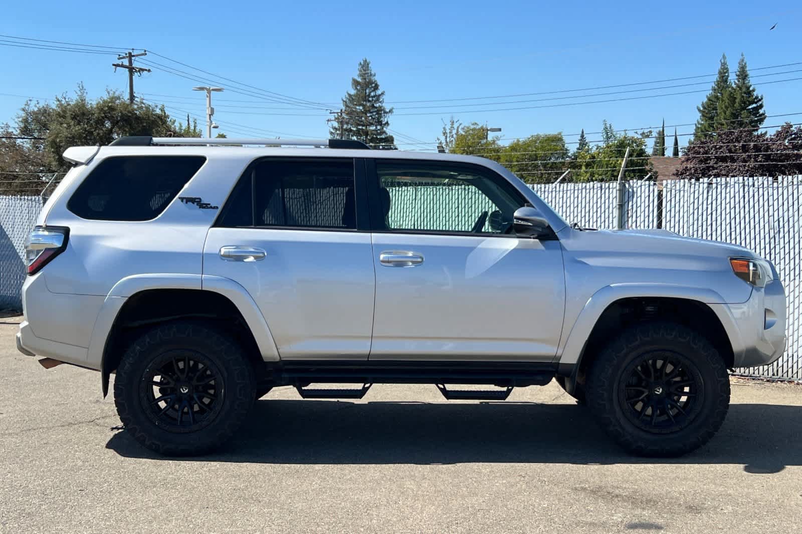 Used 2017 Toyota 4Runner TRD Off-Road Premium AWD/4WD image 6