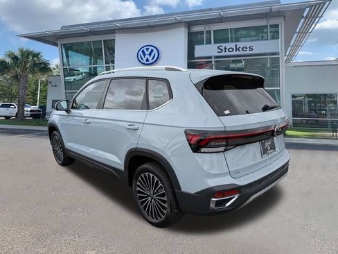 New 2026 Volkswagen Taos SE FWD image 6