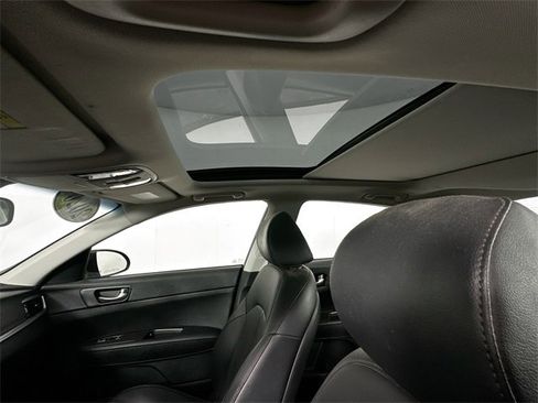 Used 2020 Kia Optima SE image 18