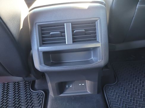 Used 2021 Volkswagen Atlas Cross Sport SE image 17