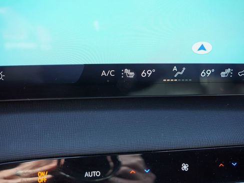 Used 2025 Buick Enclave Preferred image 6