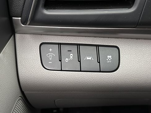 Used 2019 Hyundai Elantra SEL FWD image 19