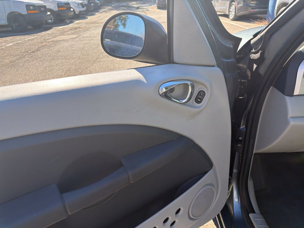 Used 2010 Chrysler PT Cruiser w/ Convenience Group FWD image 11