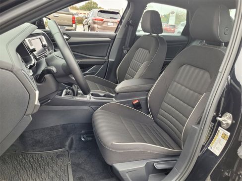 Used 2024 Volkswagen Jetta Sport image 5